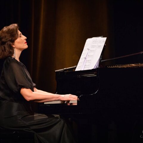 Marina Komissartchik am Flügel